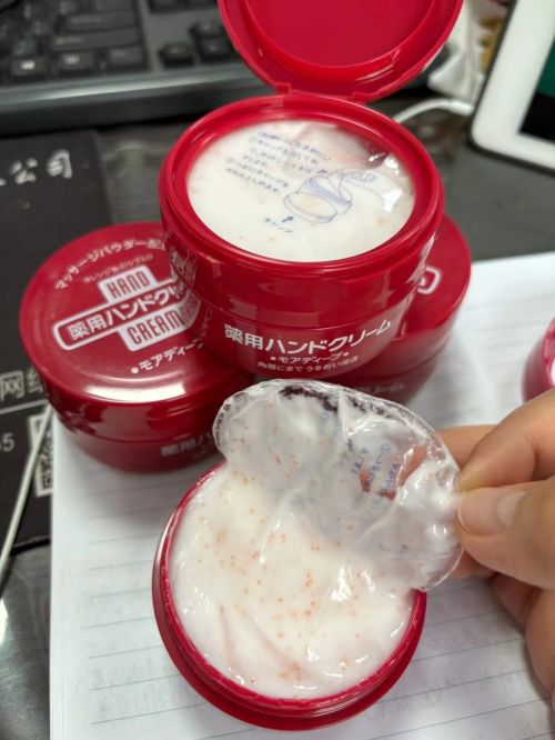 护手霜年度10大全球公认最好用的护手霜ayx爱游戏app体育十大公认最好用的(图2)